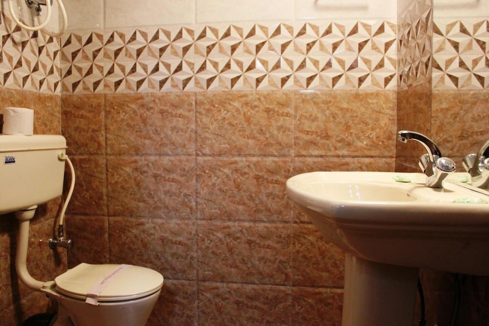 Фото Walisons Hotel