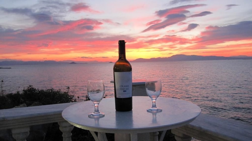 Фото Mistral Apartments Aegina