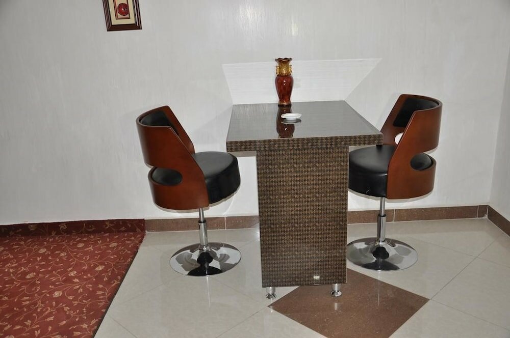 Фото Elite Suites Hotel