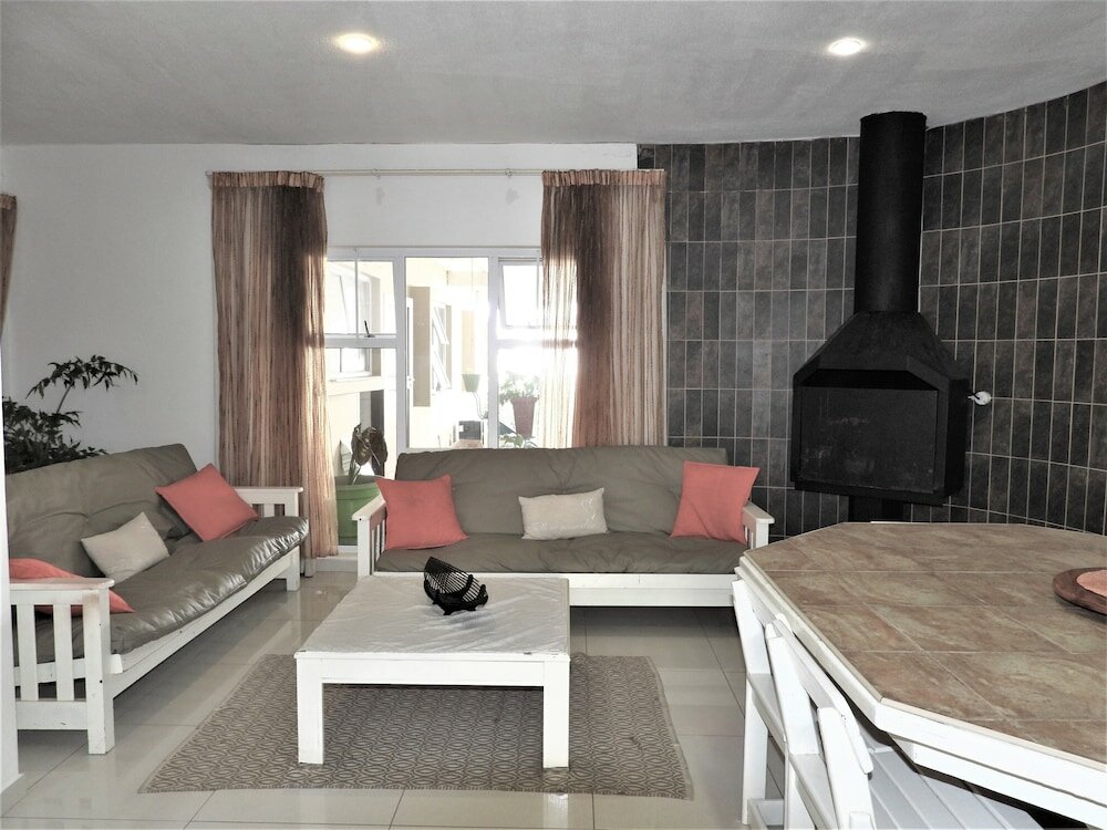 Фото Footprints Self-Catering & B&b