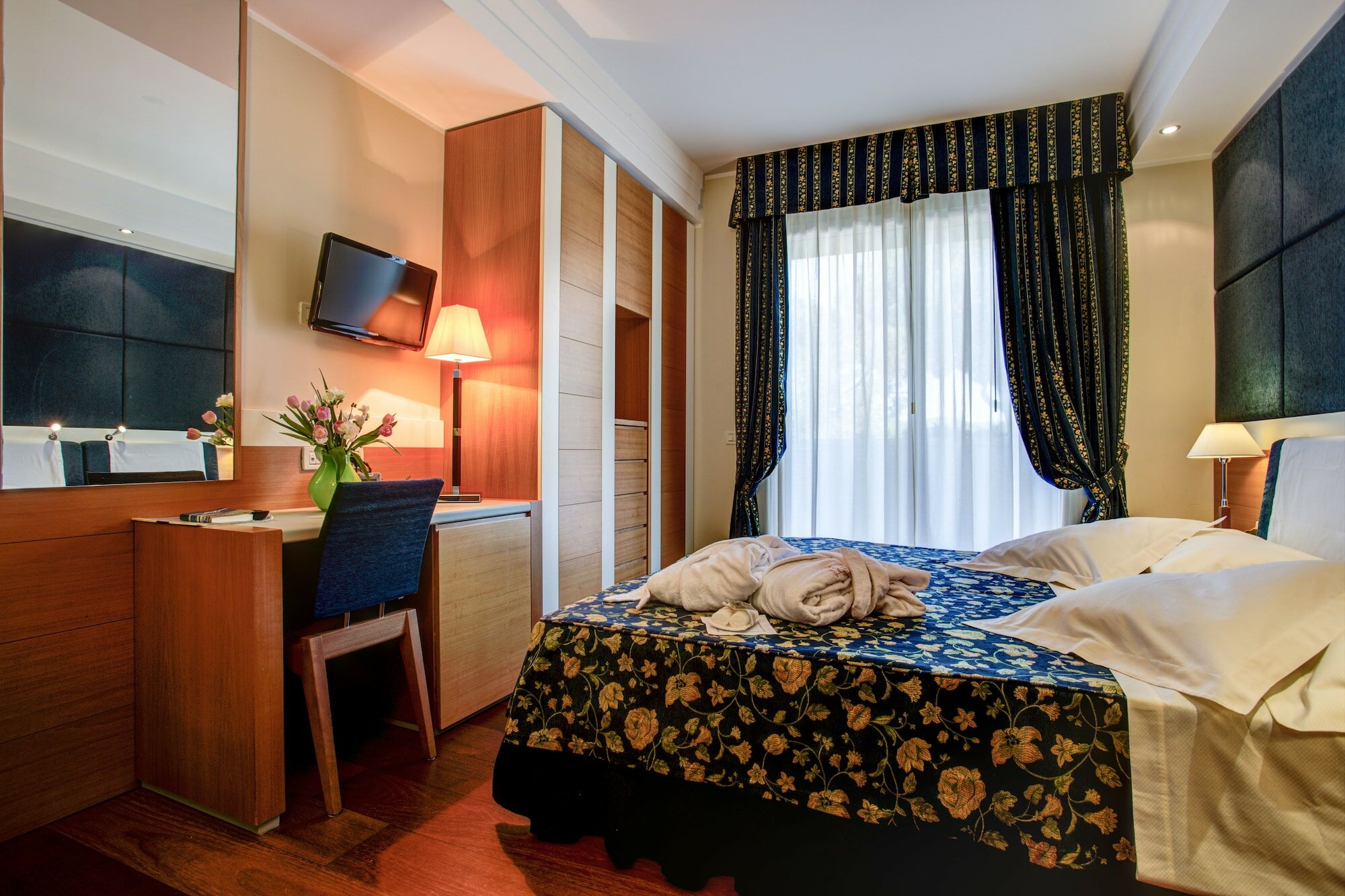 Фото Aparthotel England