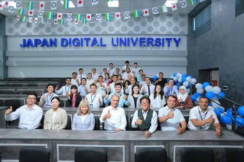 Қара кискасы бар әже