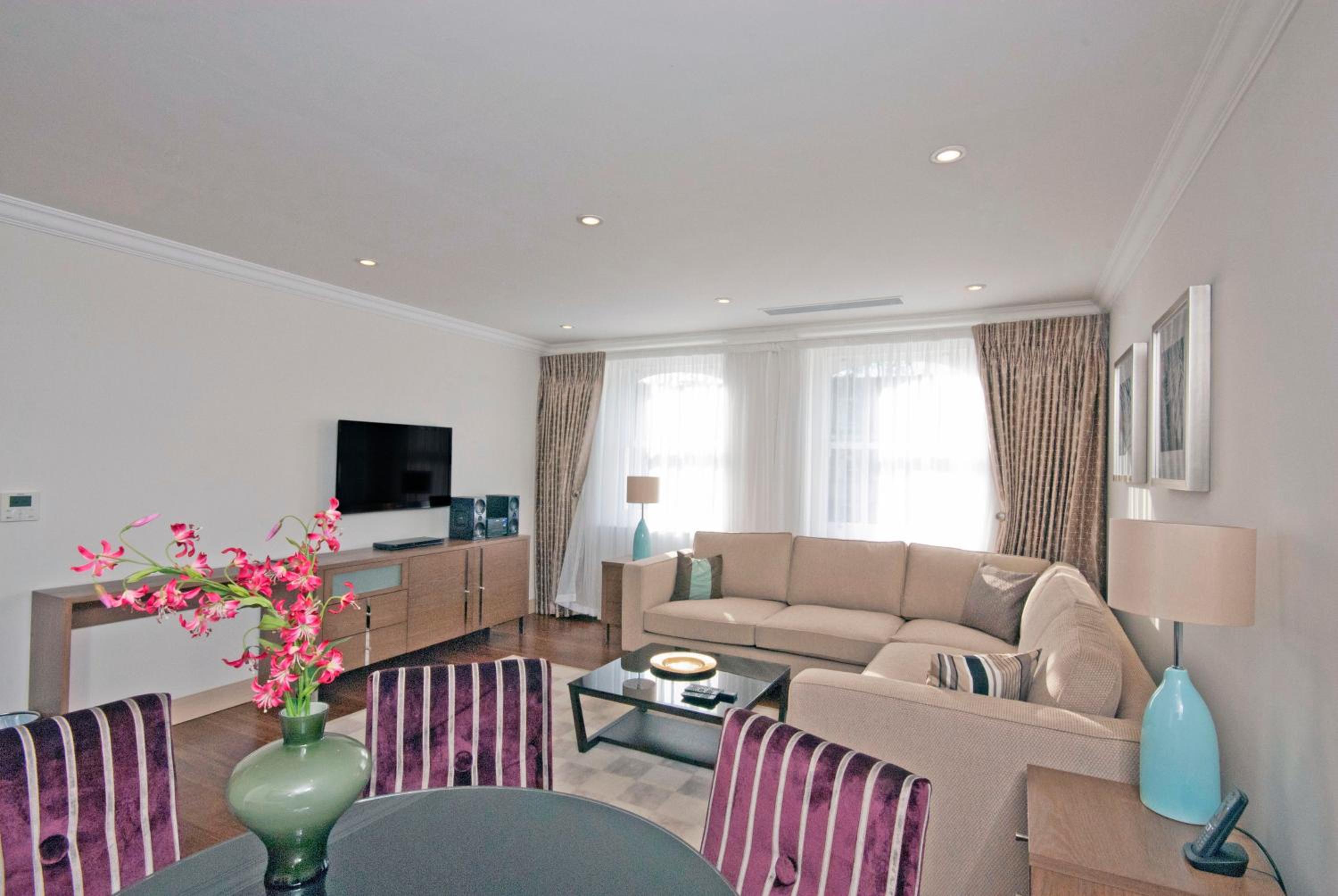 Фото Claverley Court