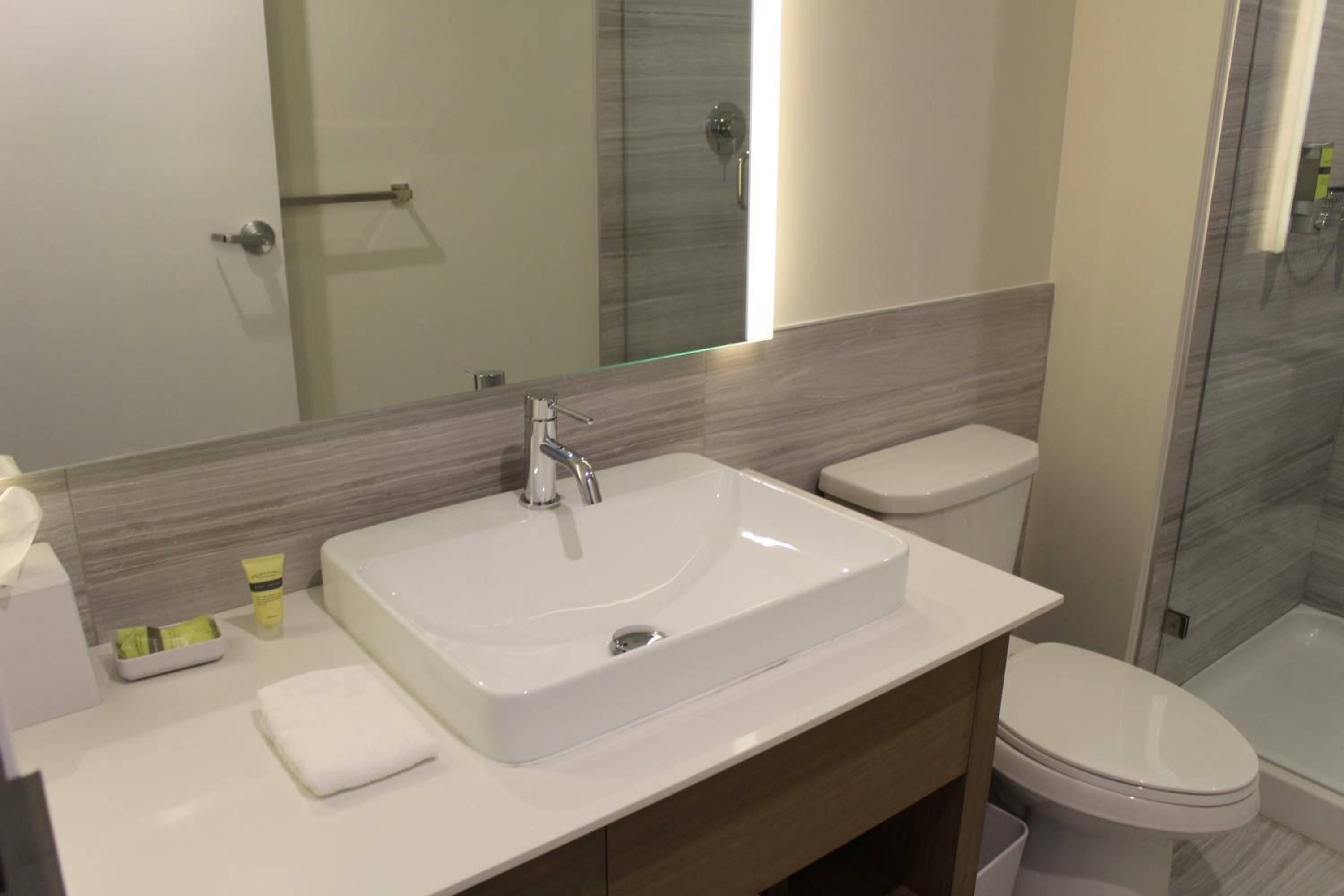 Фото Element Edmonton West