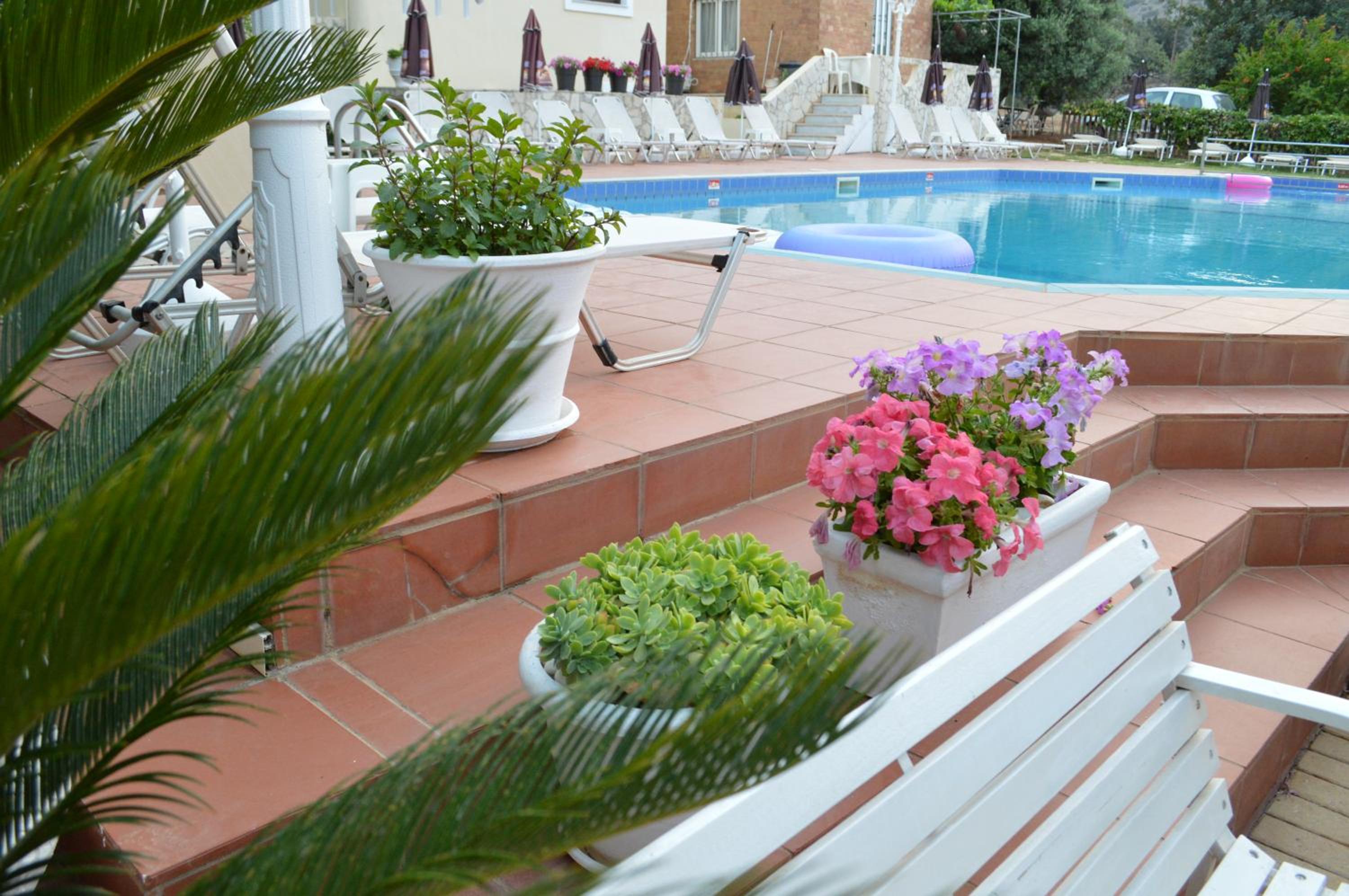 Фото Nikos Apartments