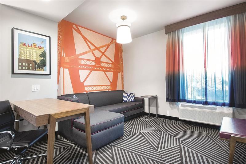 Фото La Quinta Inn & Suites by Wyndham Waco Downtown - Baylor