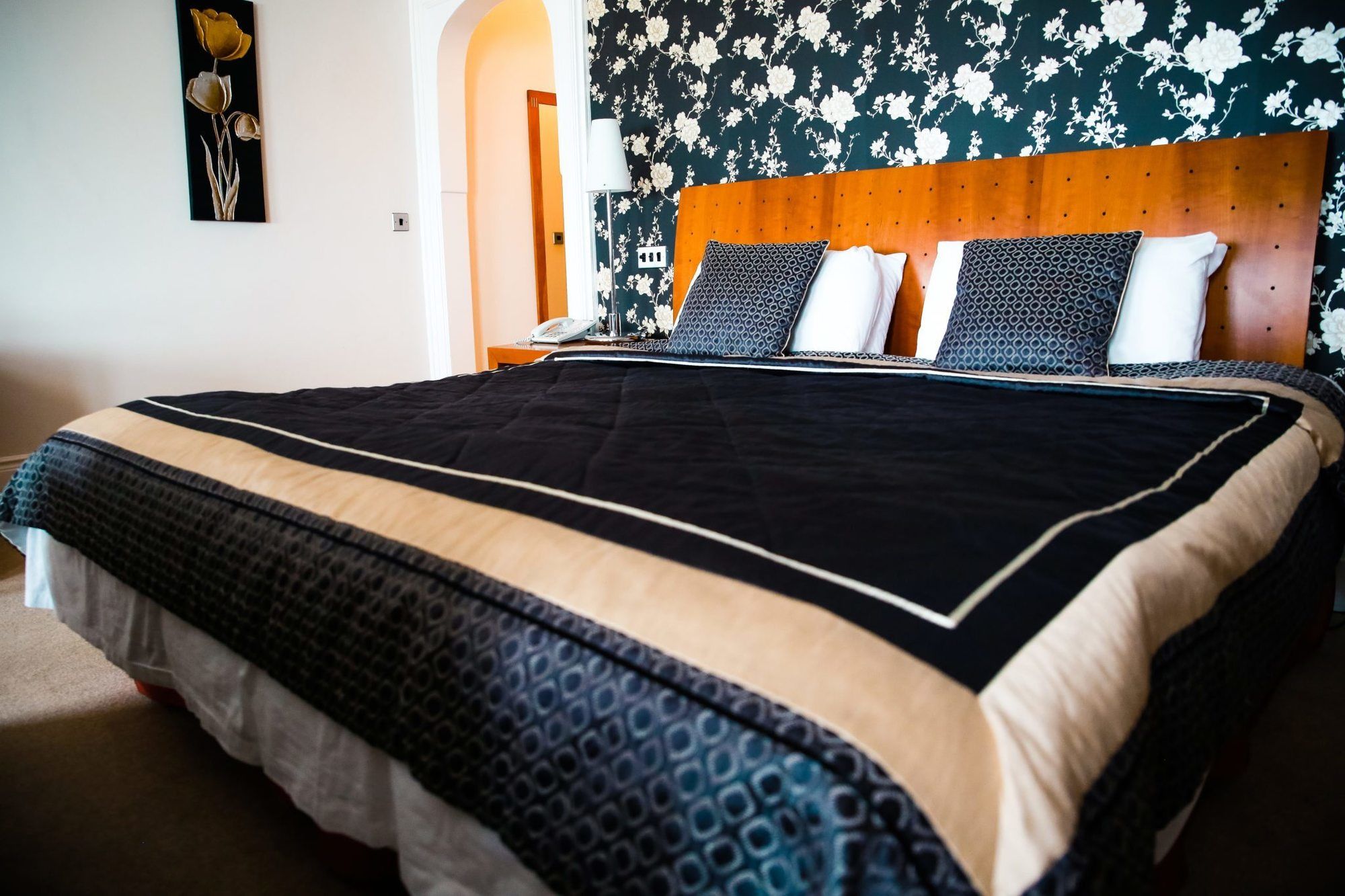 Фото The Cumberland Hotel