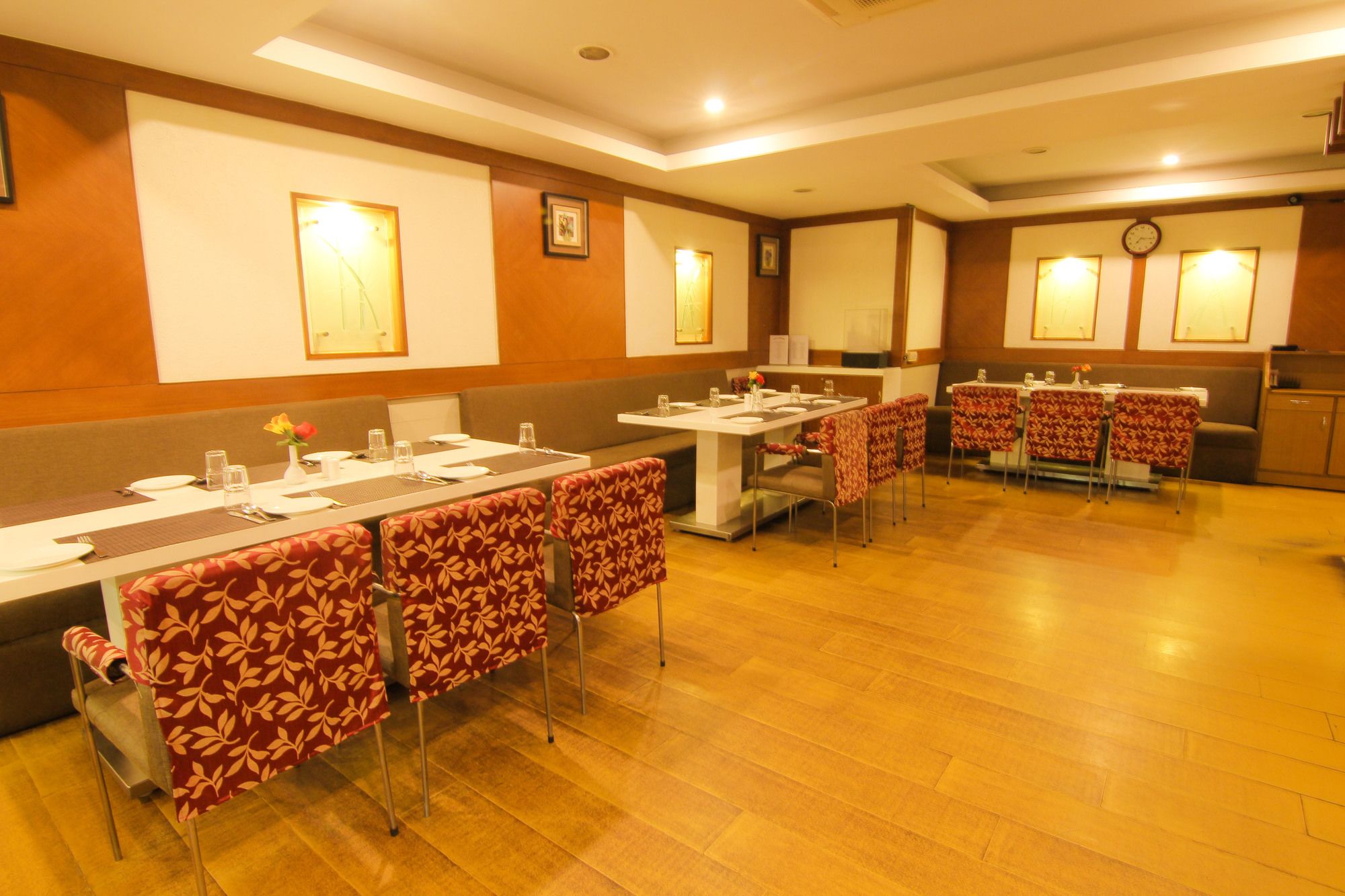 Фото Maple Tree Hotels