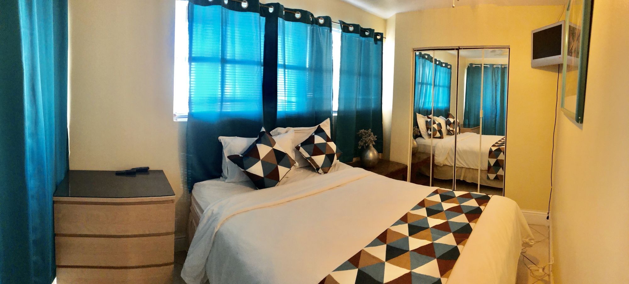 Фото Hollywood by the Sea Hotel