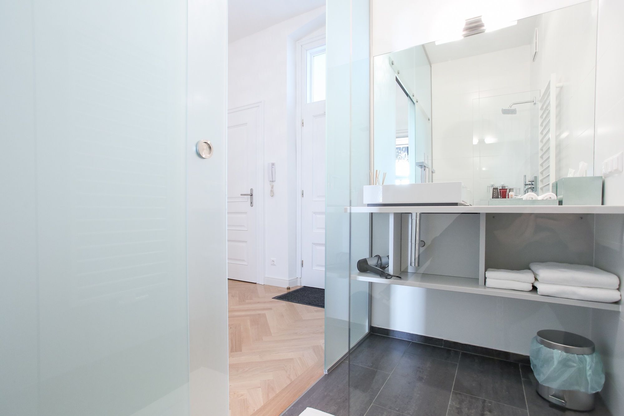 Фото Pink Grapefruit City Condo