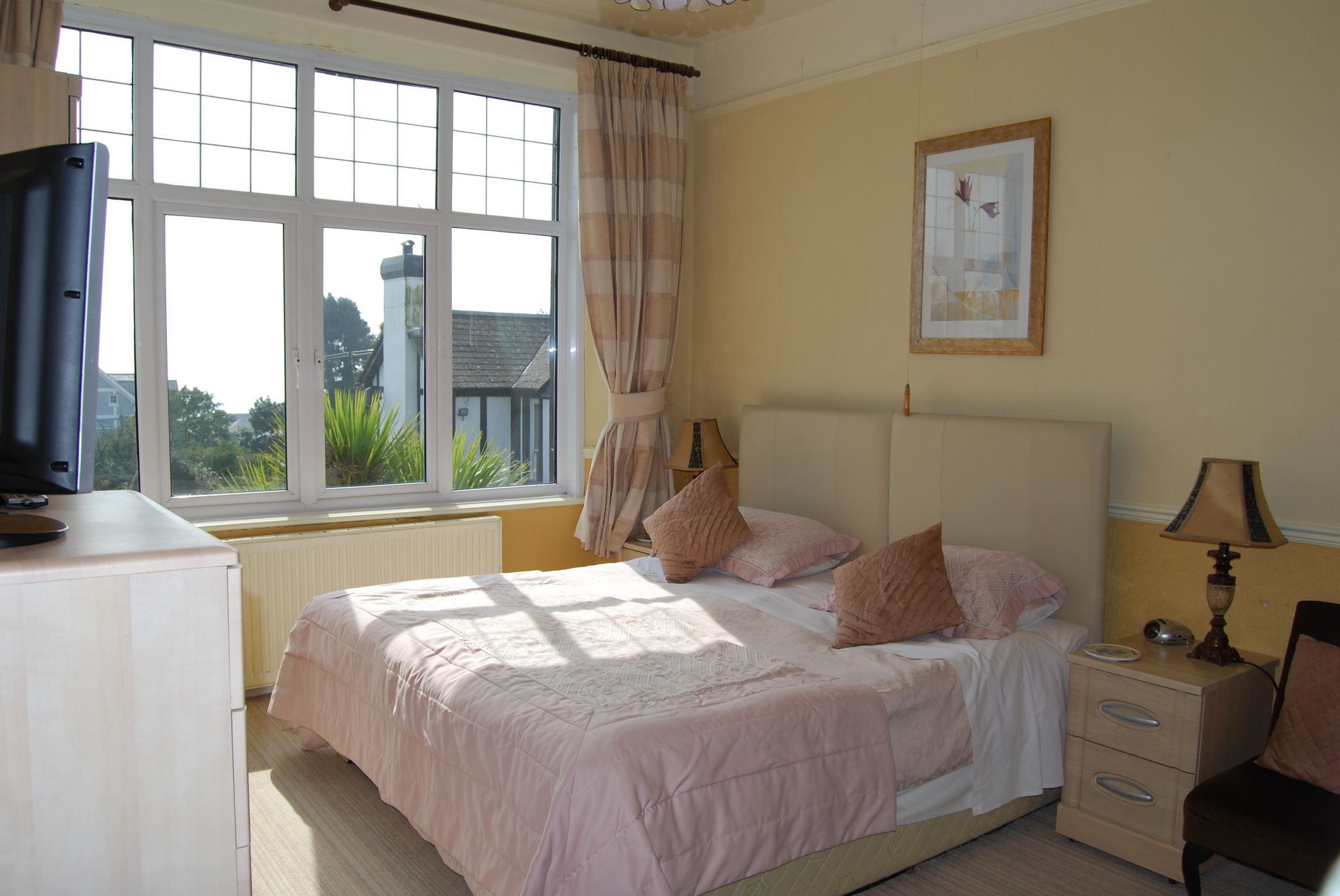 Фото Tudor Court Hotel