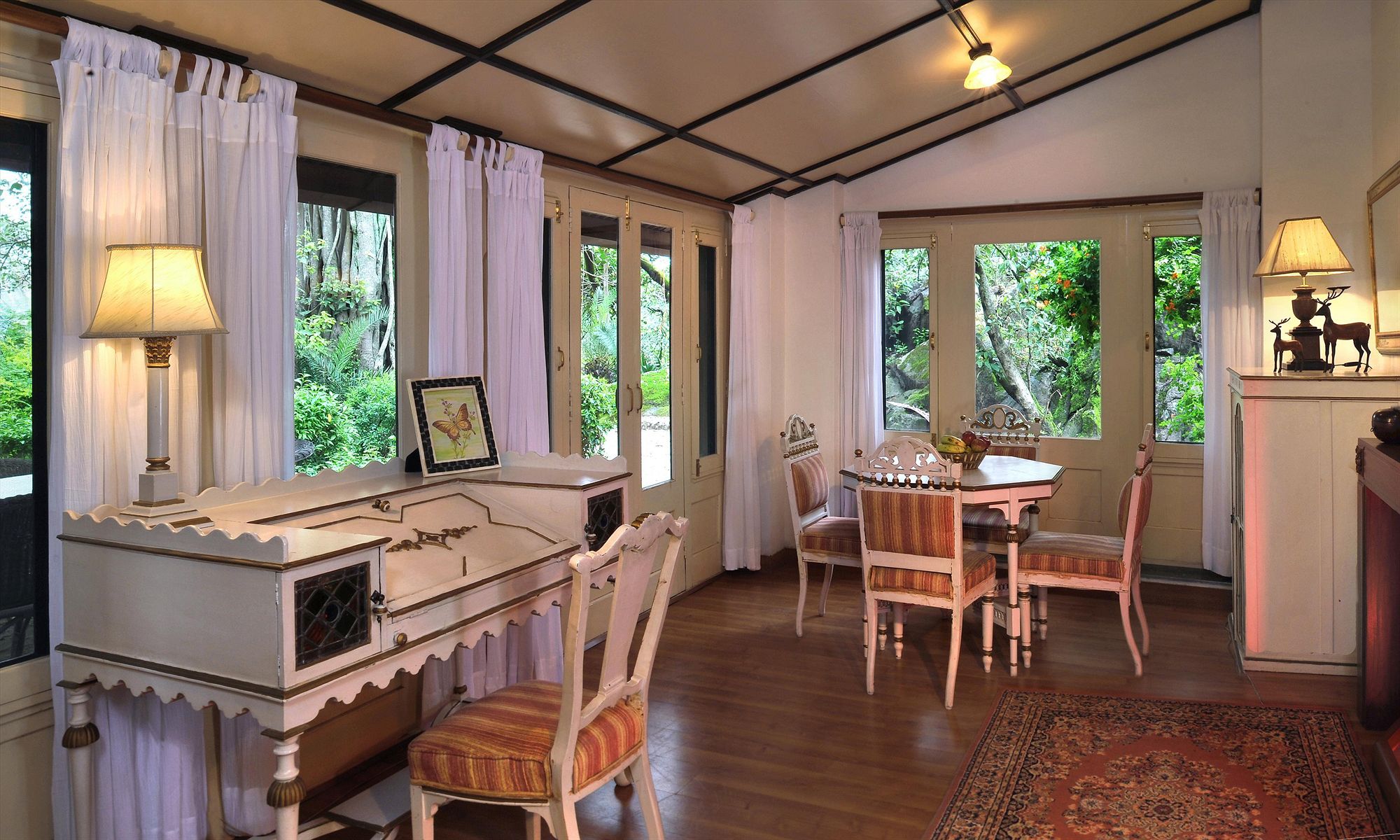 Фото WelcomHeritage Connaught House