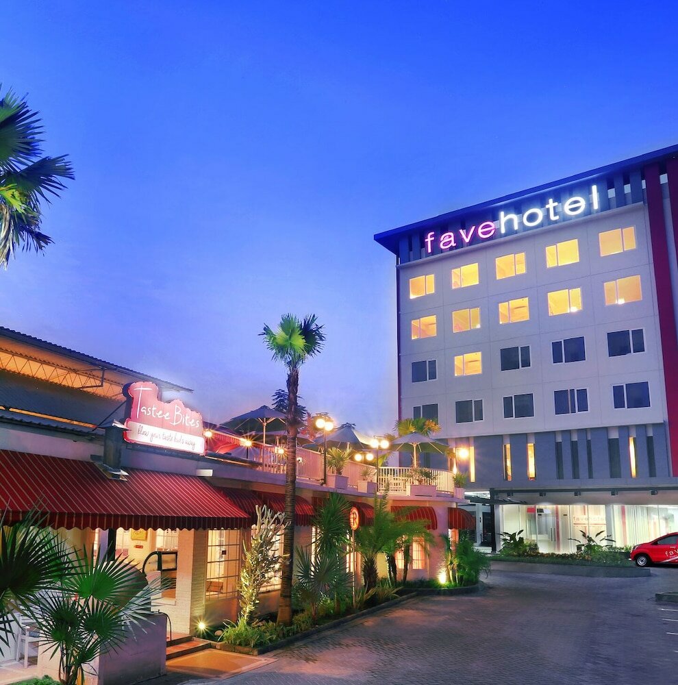 Фото Отель Favehotel Sudirman
