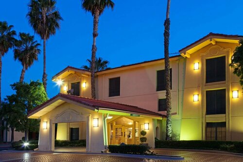 Гостиница La Quinta Inn & Suites by Wyndham San Bernardino в Сан-Бернардино