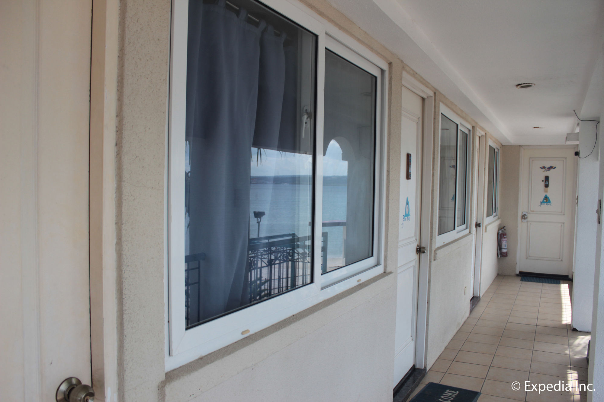 Фото Blue Rock Beach Resort