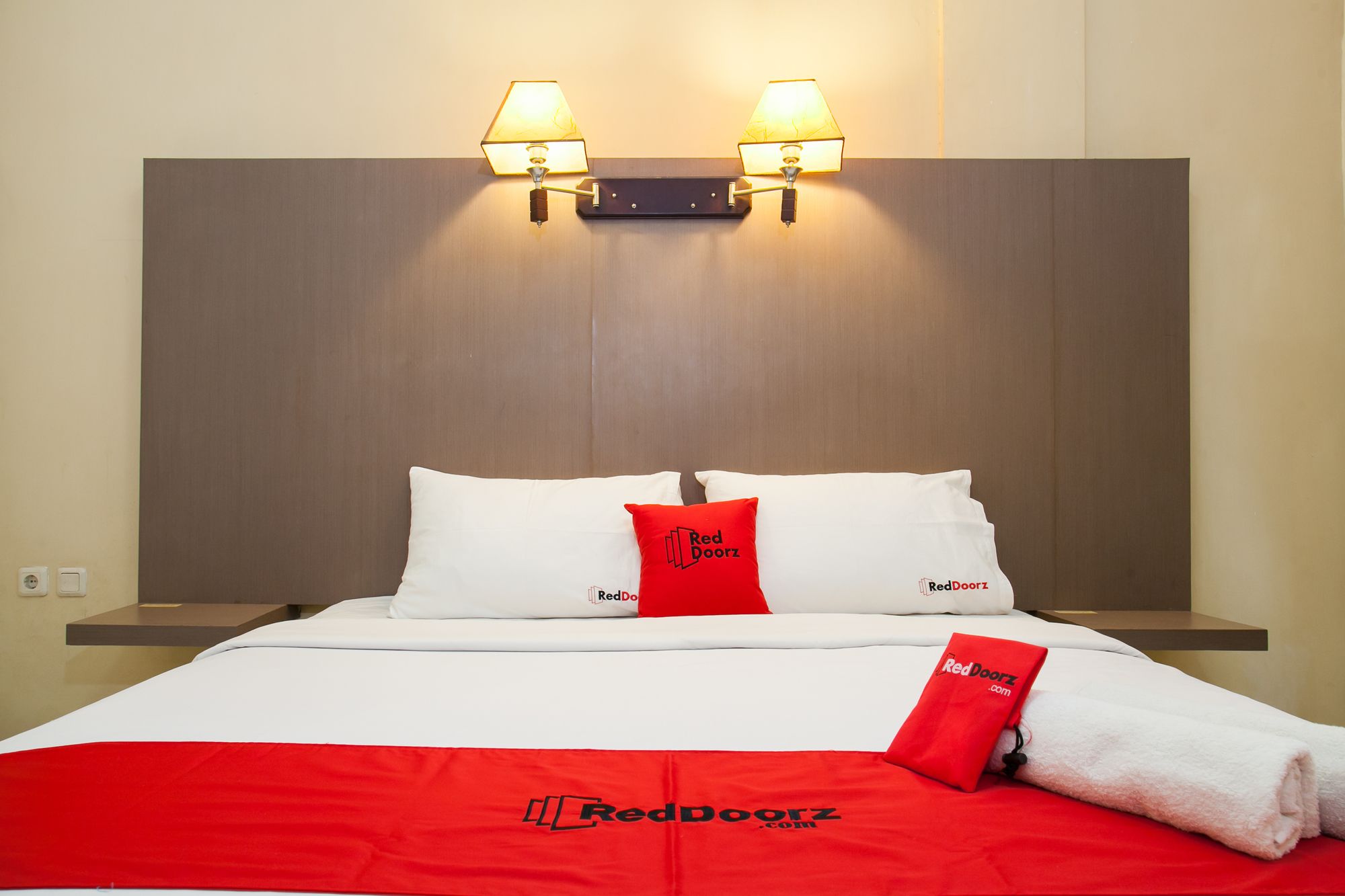 Фото RedDoorz near Gubeng Station