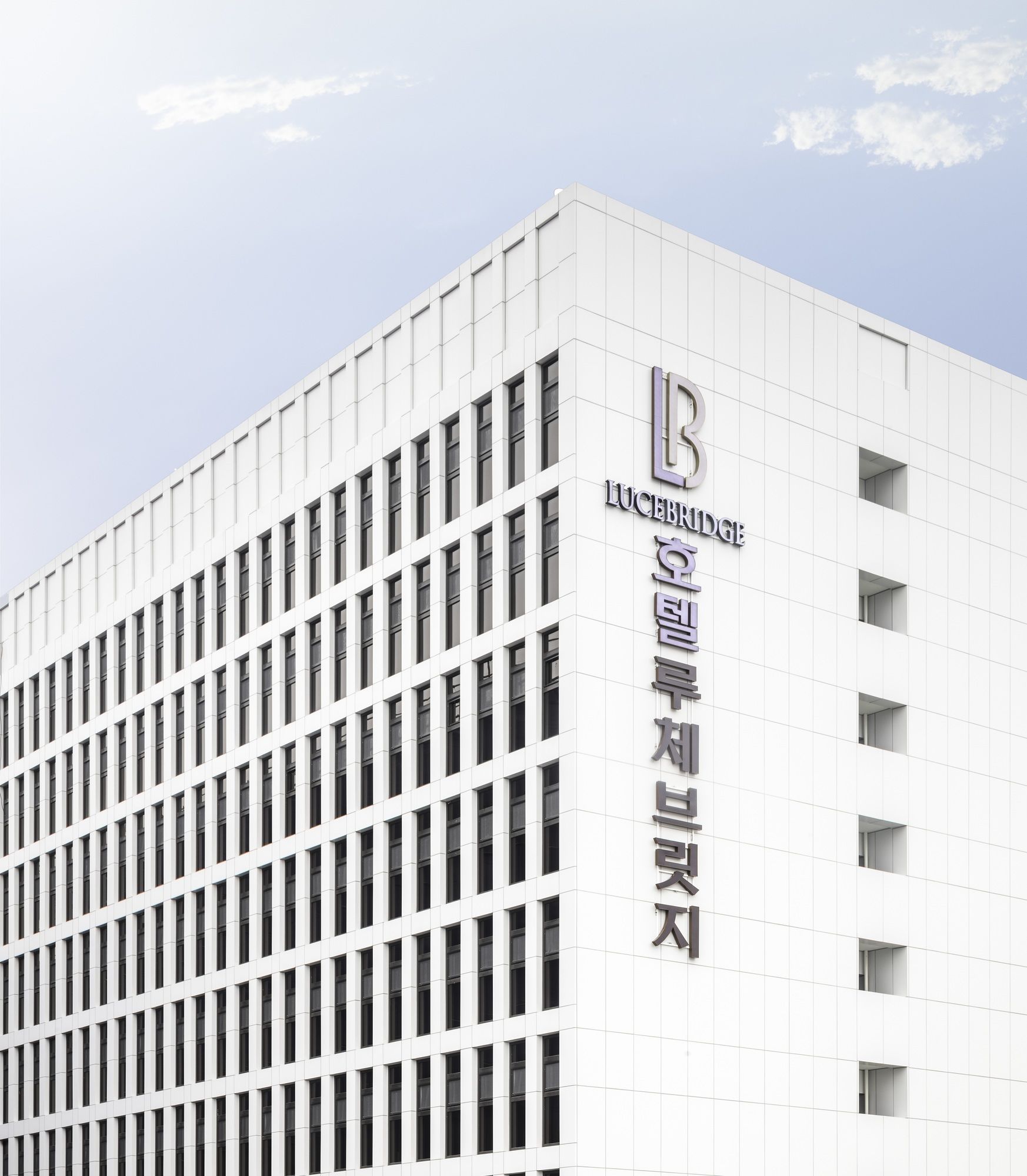 Фото First Stay Hotel