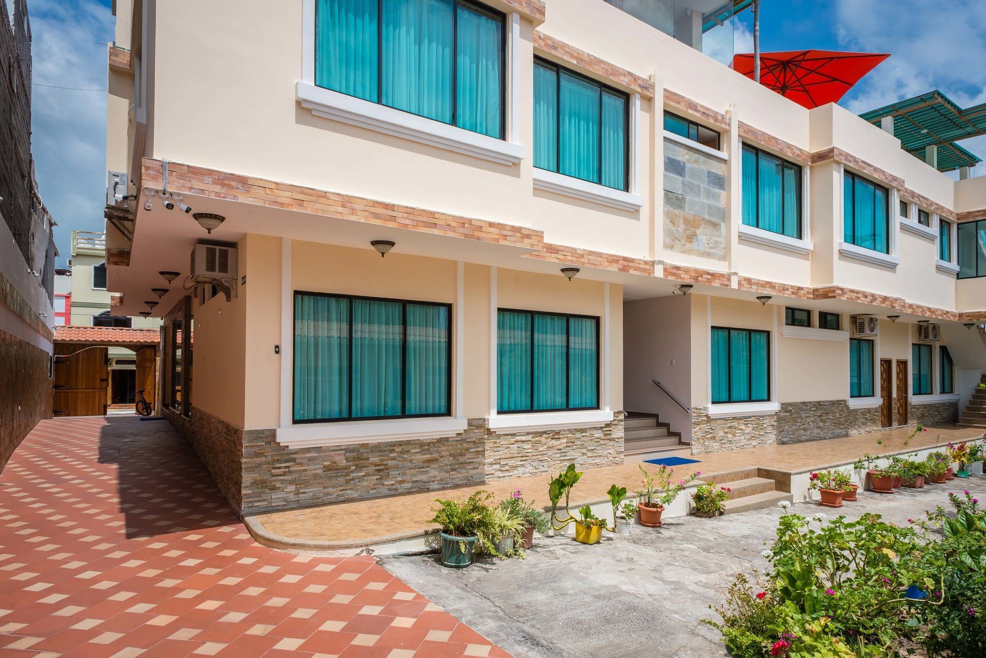 Фото отеля 1