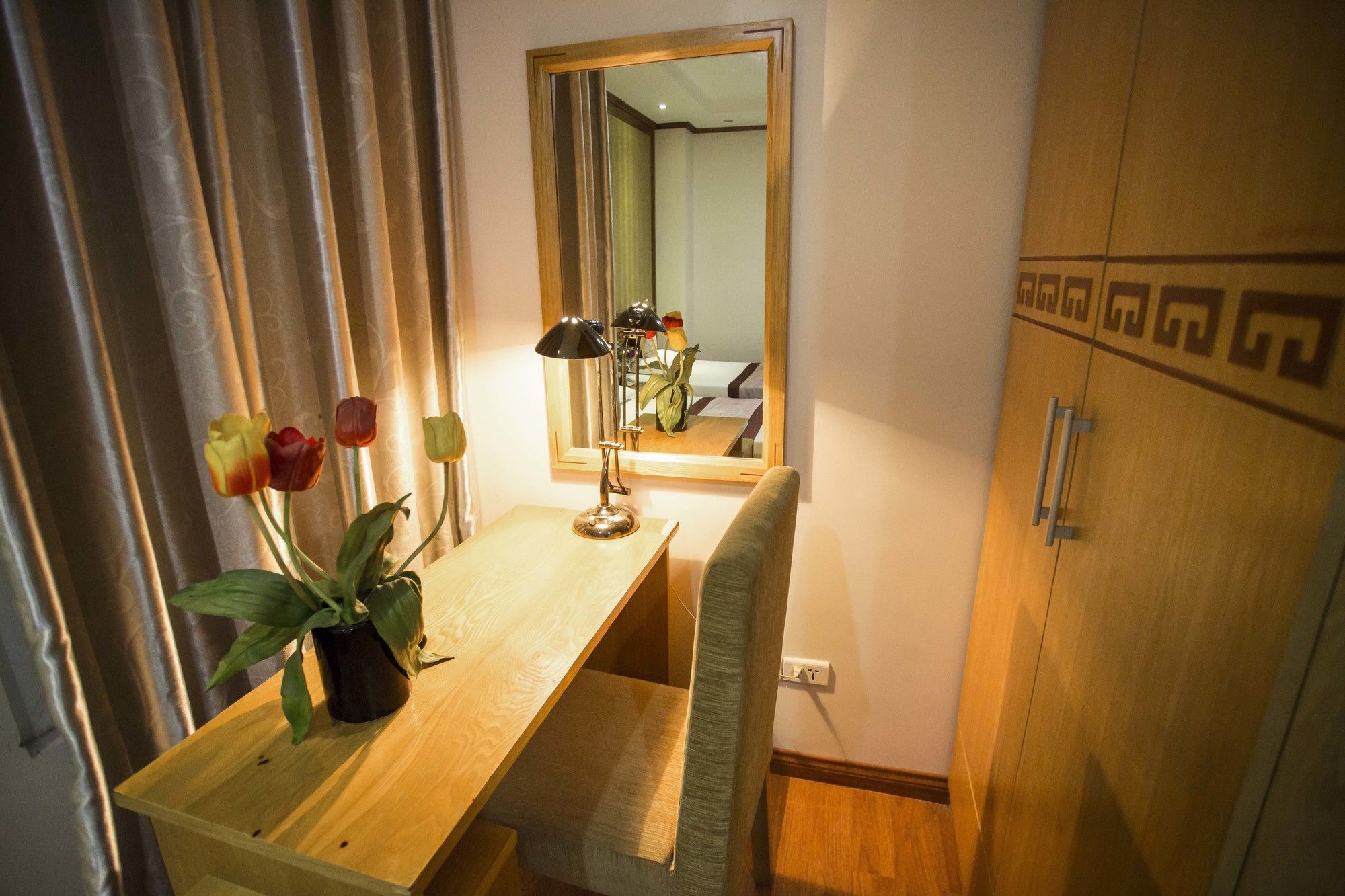 Фото New Lotus Hotel