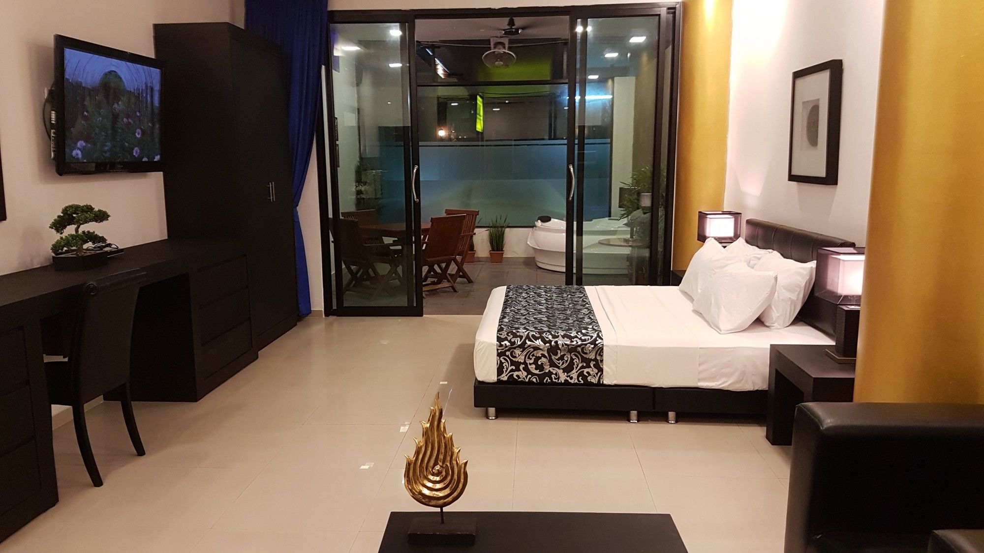 Фото East Suites