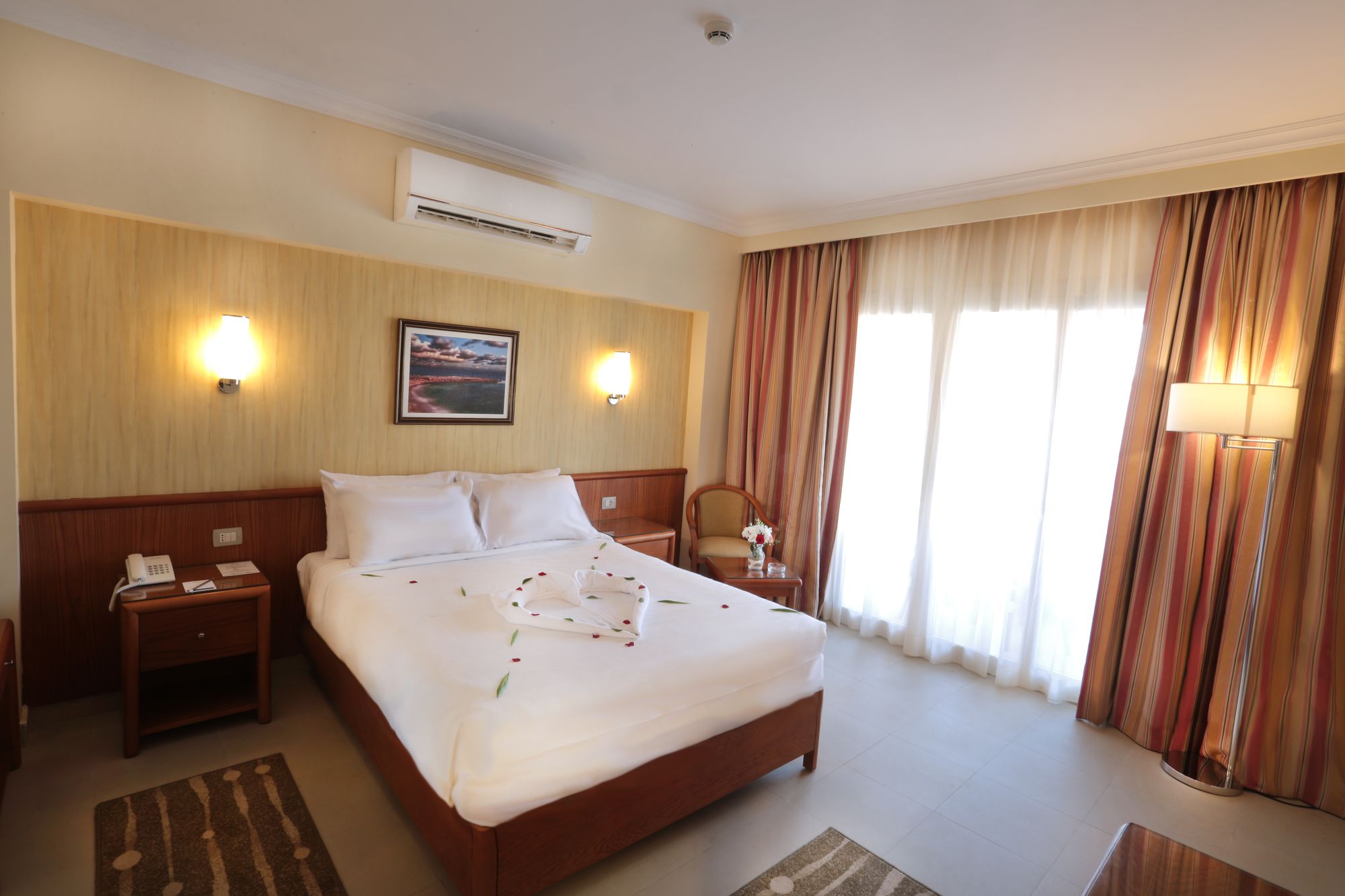 Фото Отель The Grand Plaza