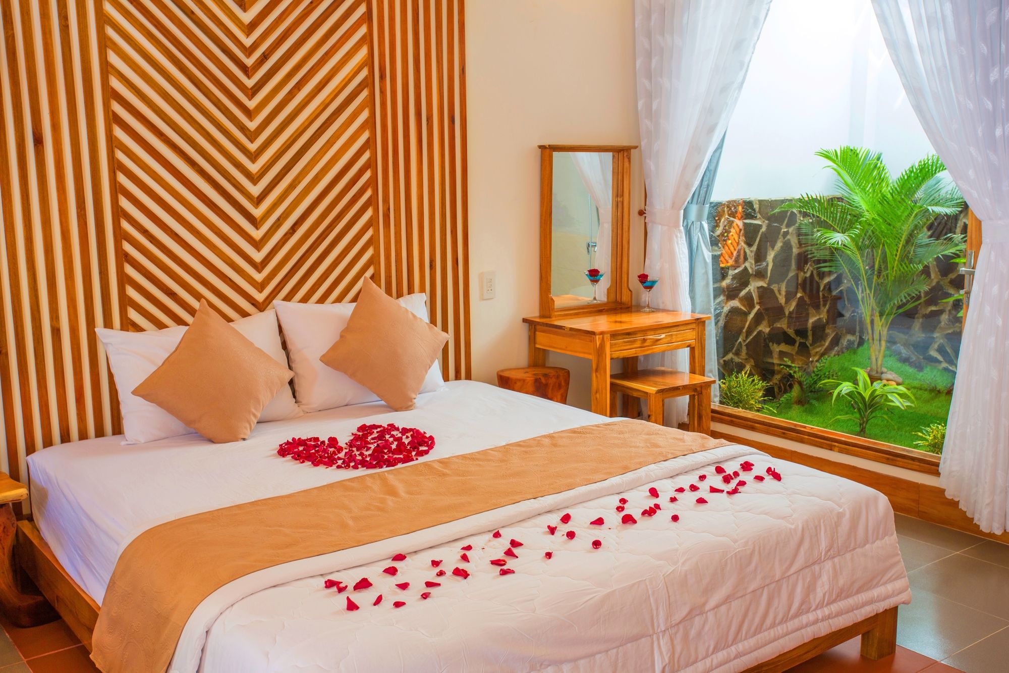 Фото Little Garden Bungalow