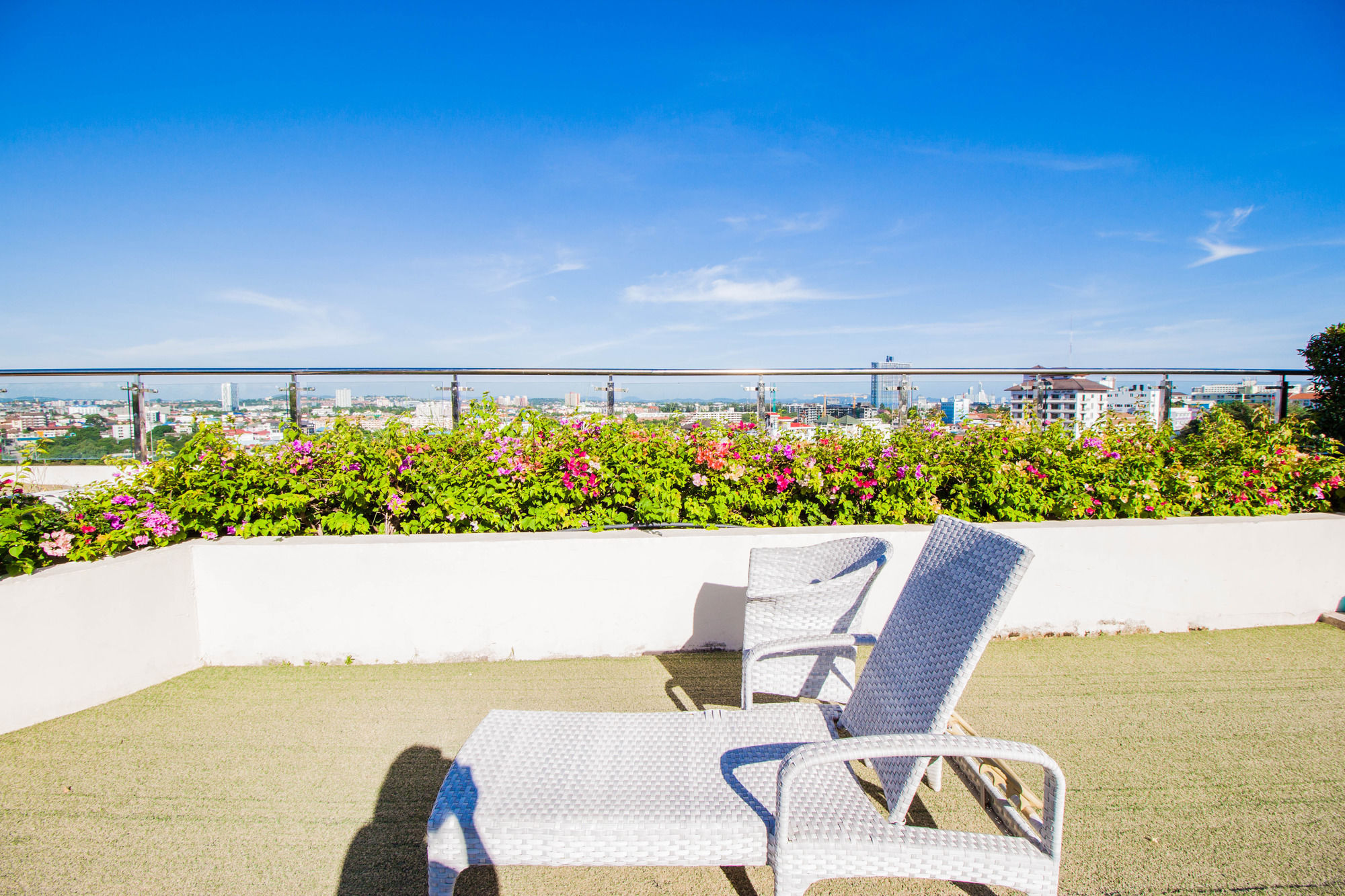 Фото Hyde Park Residence by Pattaya Sunny Rentals