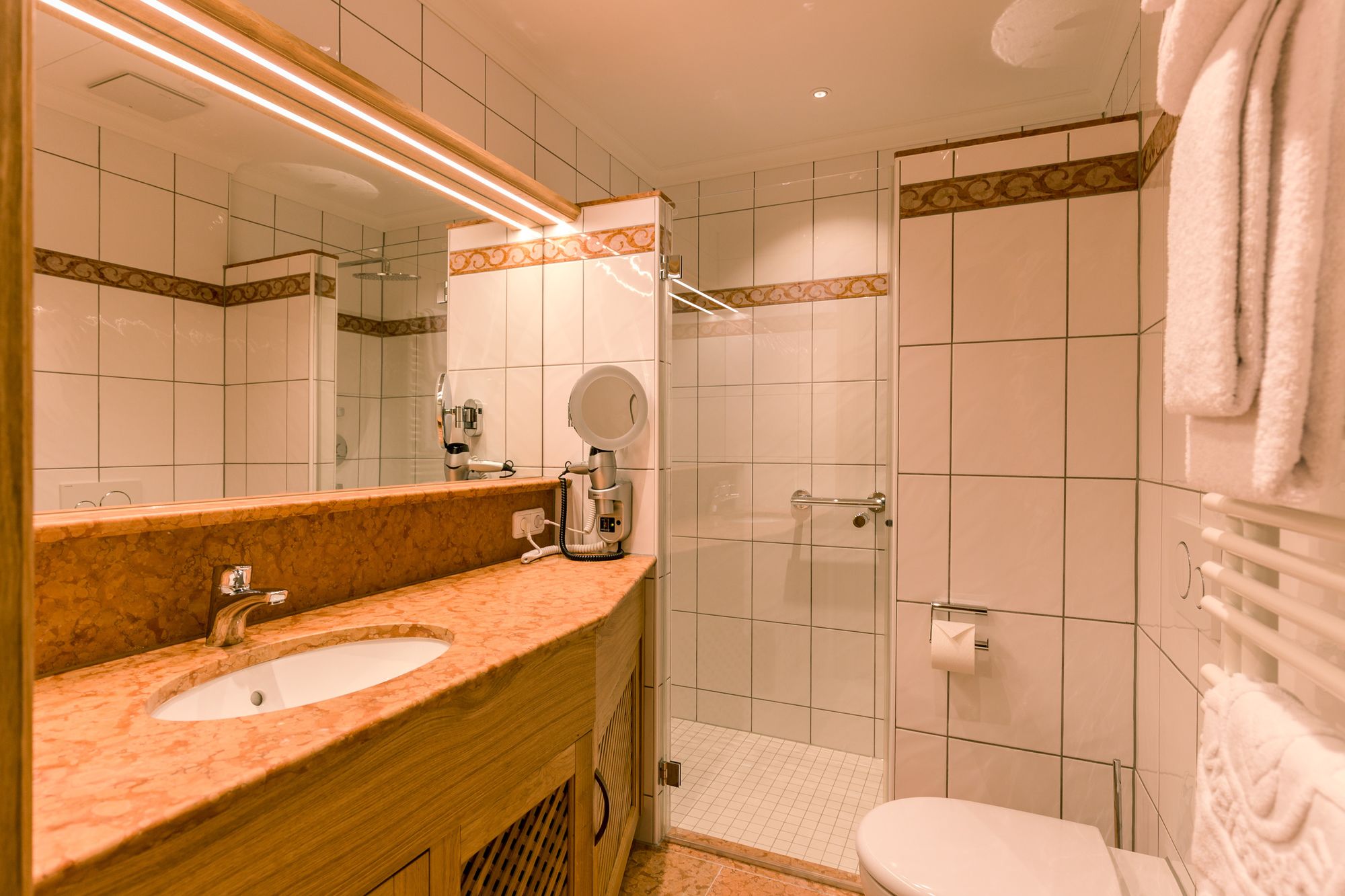 Фото Hotel & Gaststätte zum Erdinger Weißbräu