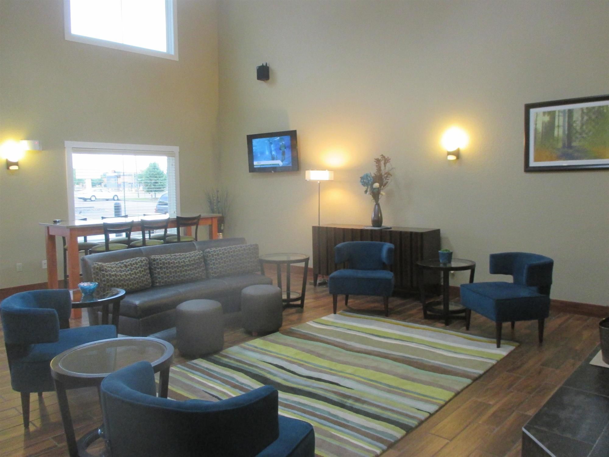 Фото Best Western Plus Menomonie Inn & Suites