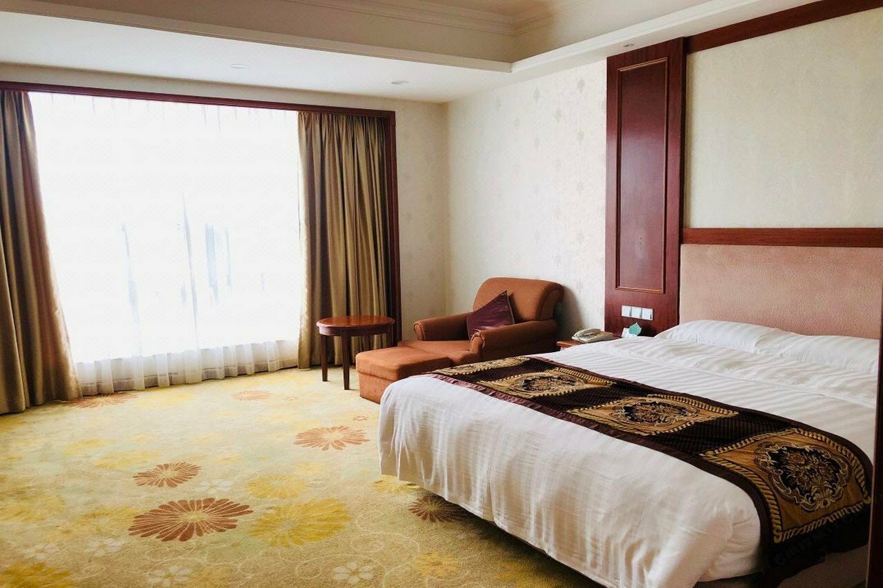 Фото Dongguan Gladden Hotel