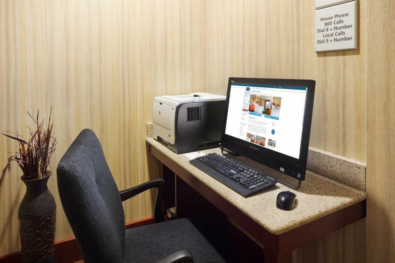 Фото Hampton Inn Findlay