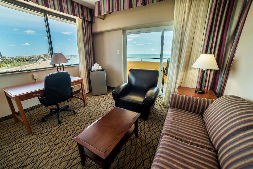 Фото Emerald Beach Hotel