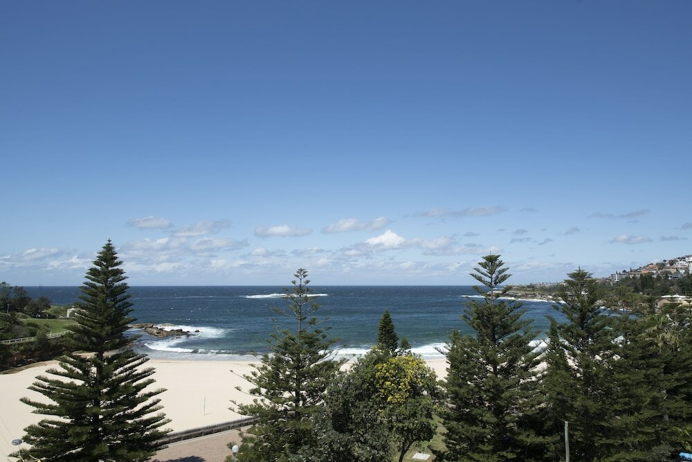 Фото Coogee Sands Hotel and Apartments