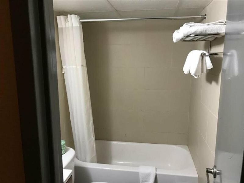 Фото Travelodge by Wyndham Avenel Woodbridge