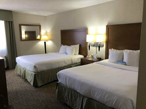 Гостиница Days Hotel by Wyndham Peoria Glendale Area в Пеории
