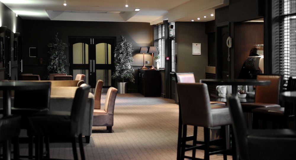 Фото Village Hotel Liverpool