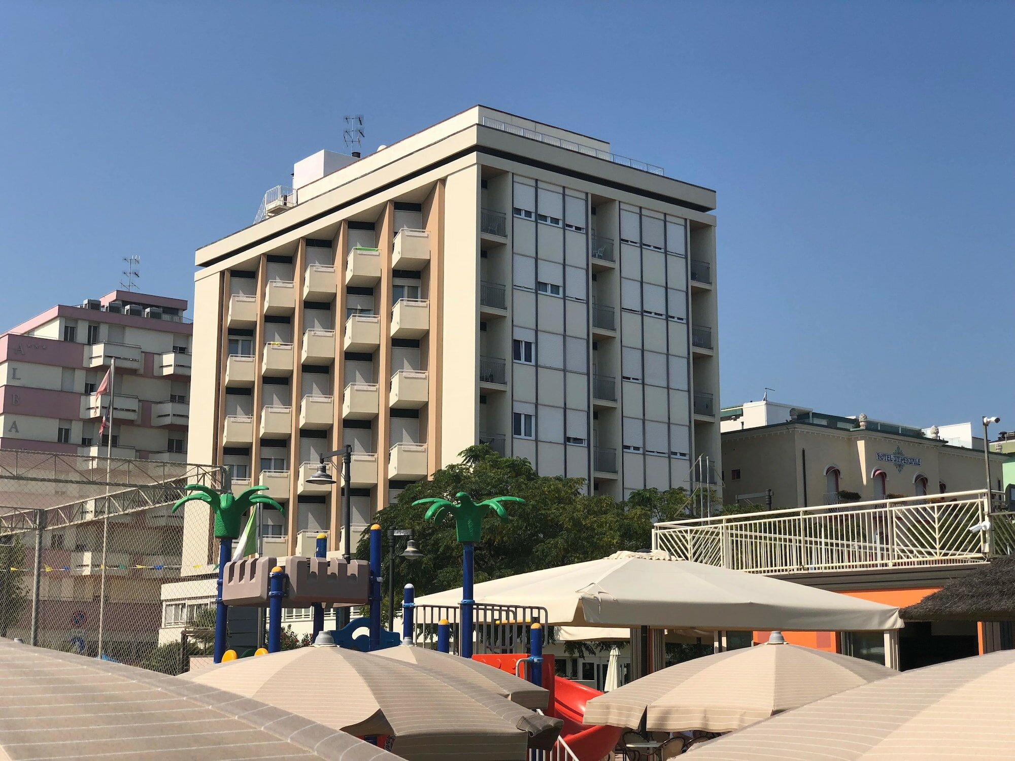 Фото отеля 1