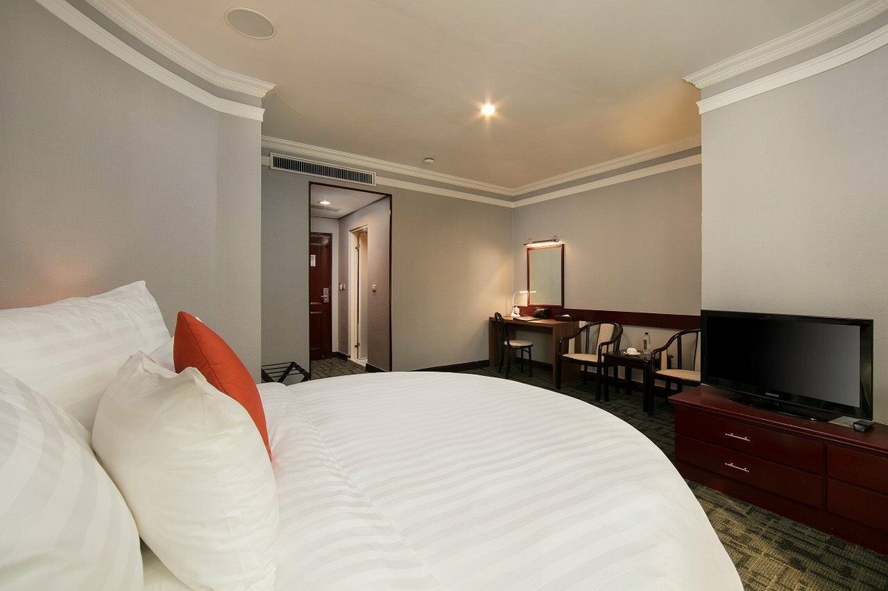 Фото Lake Side Hotel