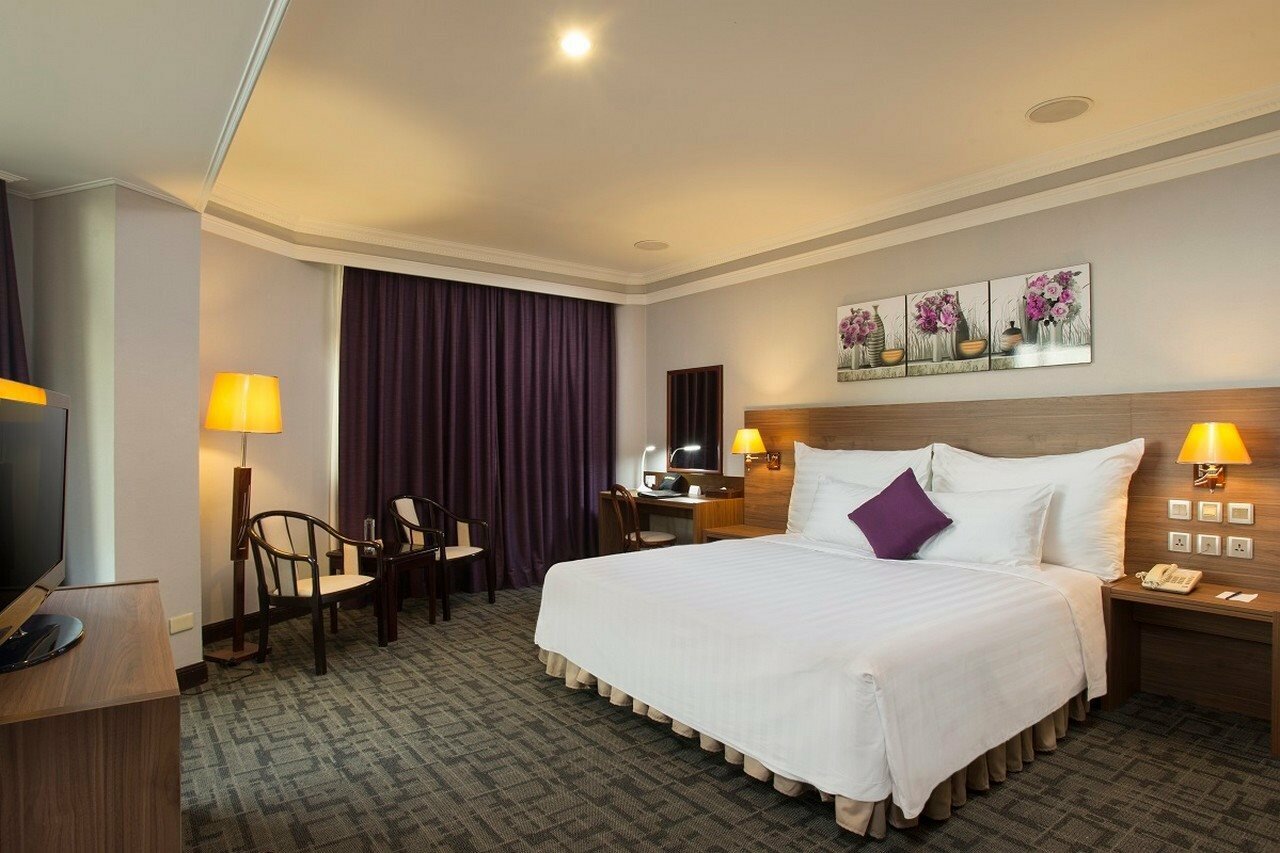 Фото Lake Side Hotel