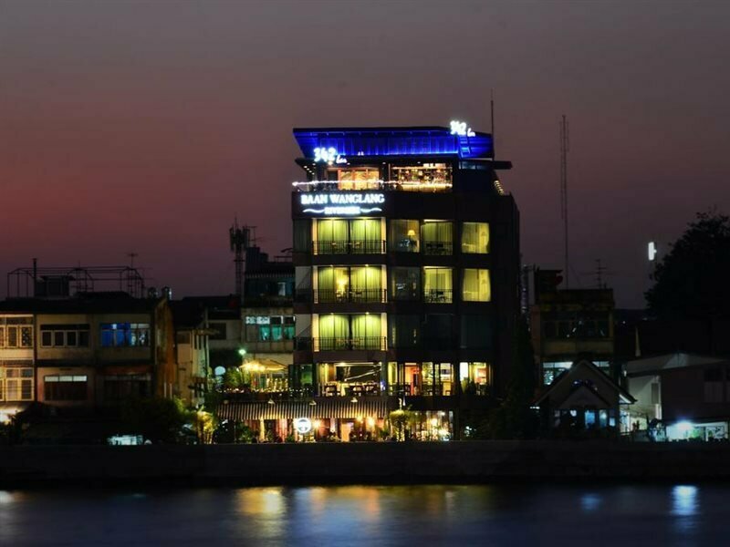 Гостиница Baan Wanglang Riverside в Бангкоке