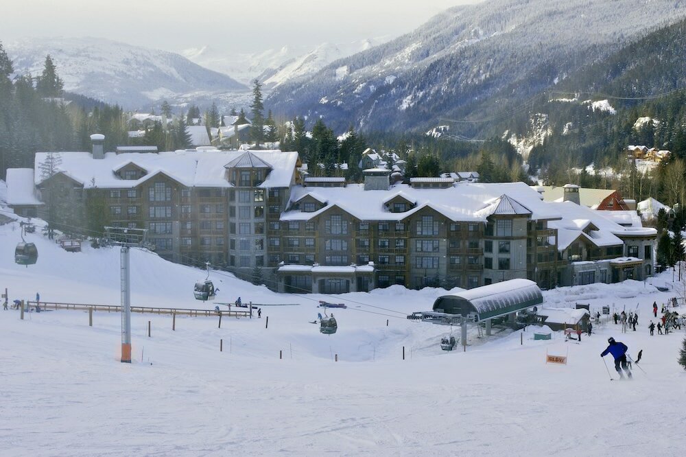 Фото First Tracks Lodge