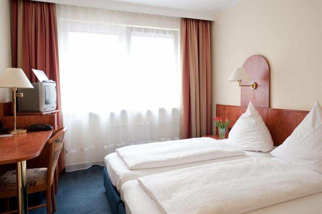 Фото отеля 2