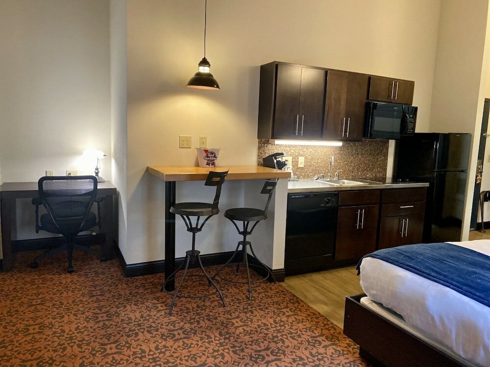 Фото The Brewhouse Inn & Suites