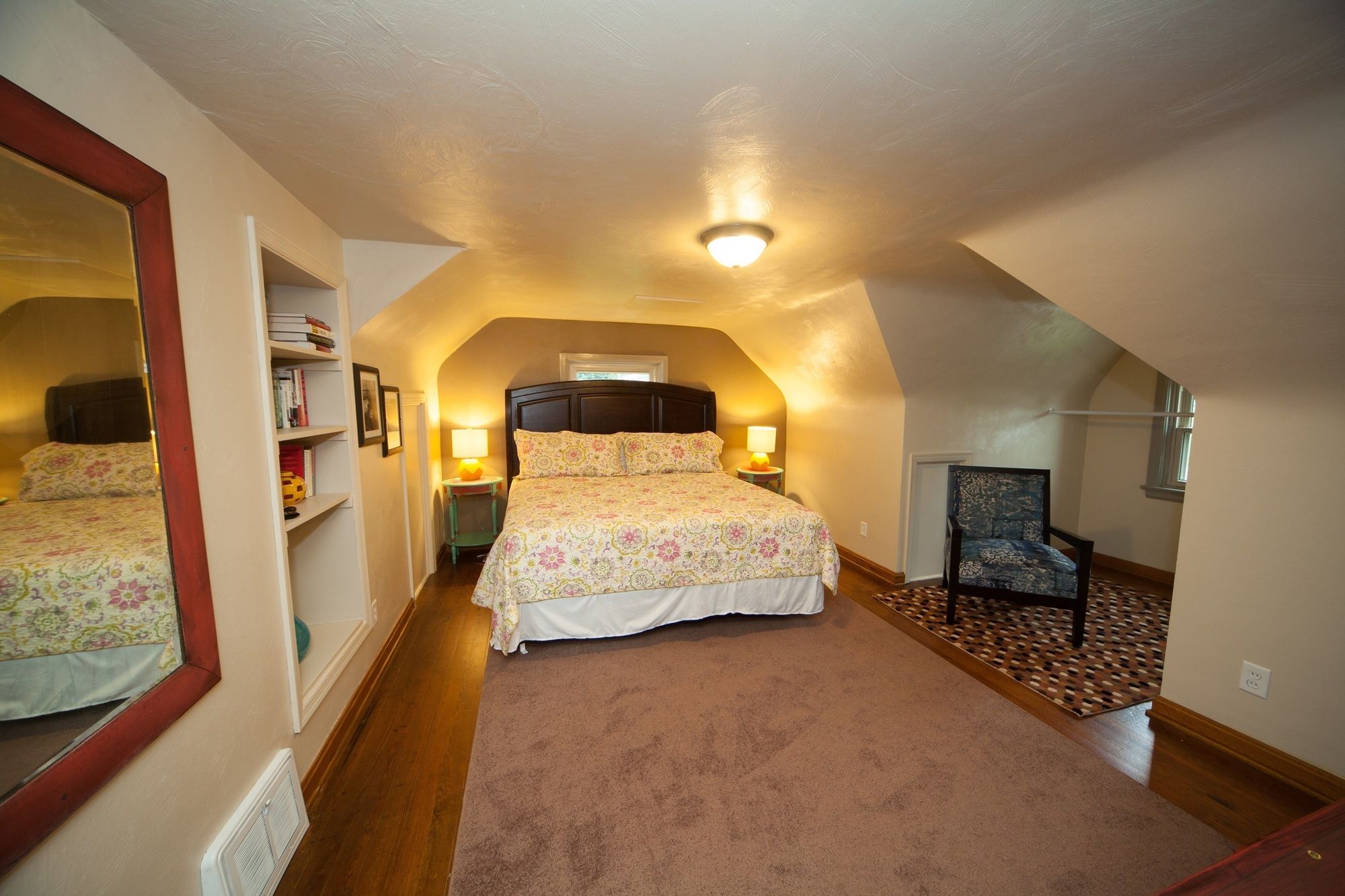 Фото Log Cabin Lodge & Suites