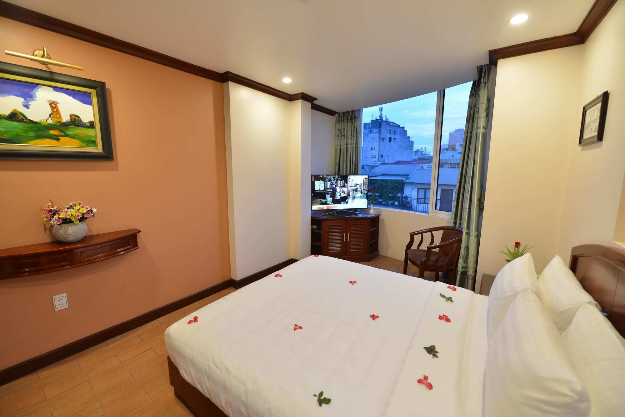 Фото Blue Ha Noi Inn Legend Hotel