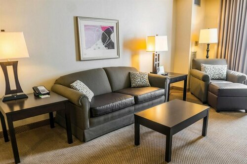 Гостиница Holiday Inn & Suites Across From Universal Orlando в Уинтер Гарден
