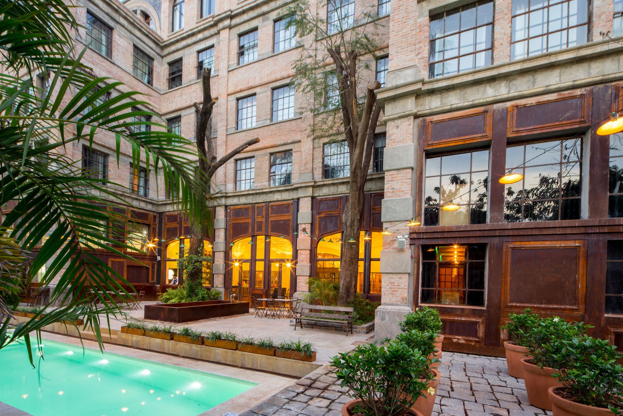 Фото отеля 1