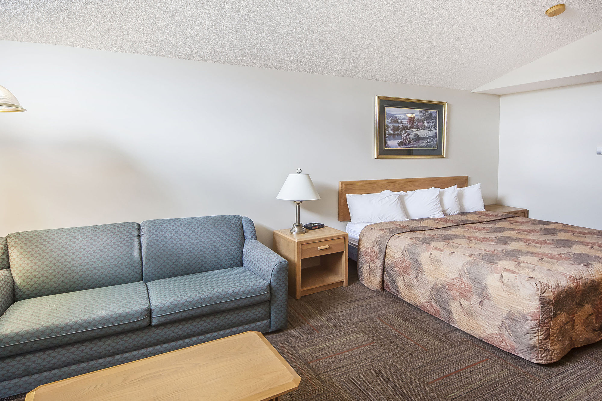 Фото Econo Lodge & Suites Hinton