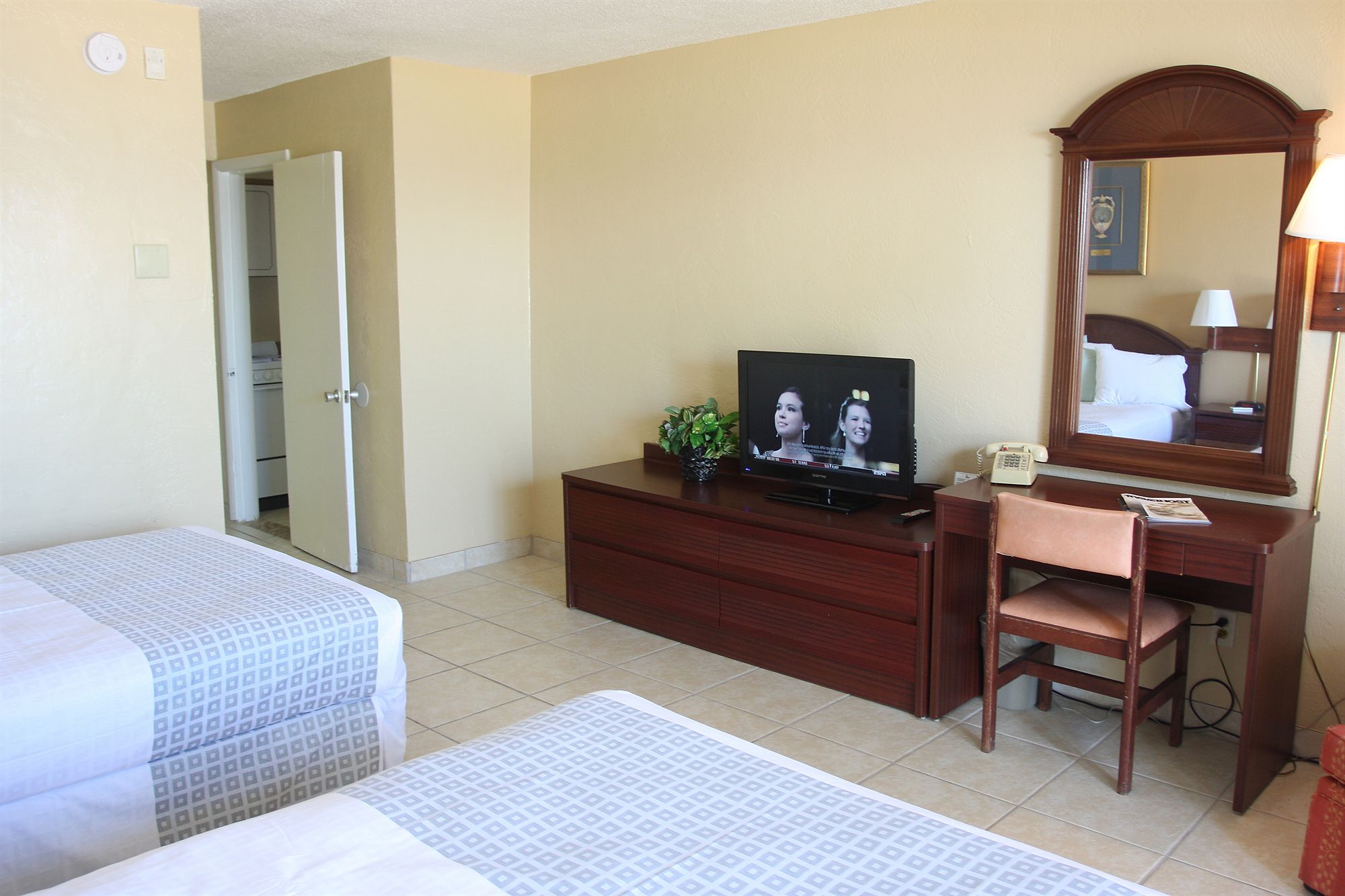 Фото Makai Beach Lodge