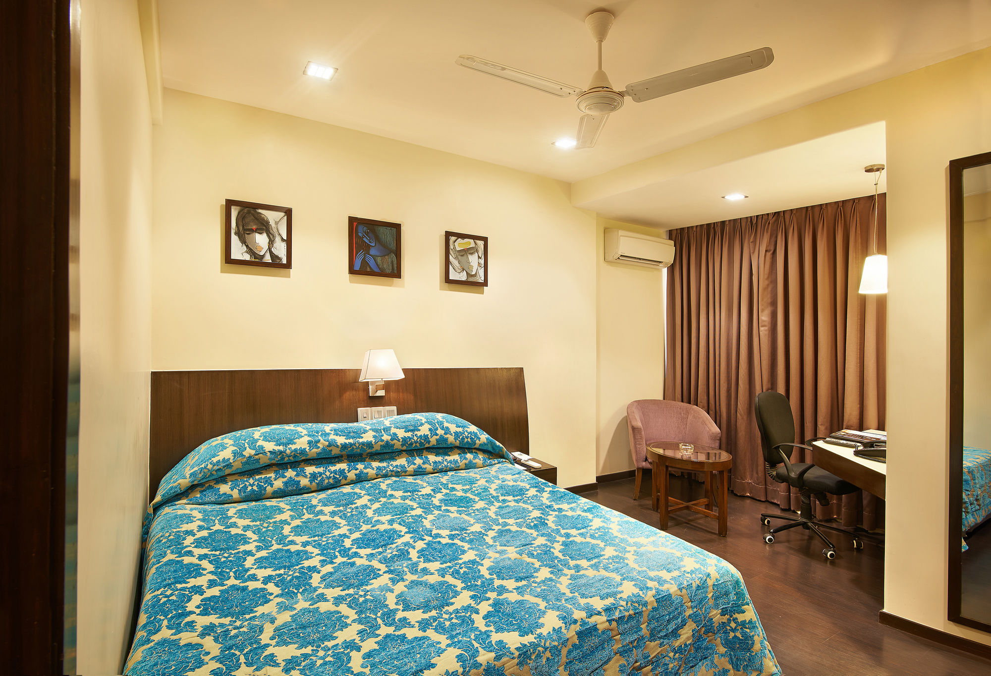 Фото The Shalimar Hotel